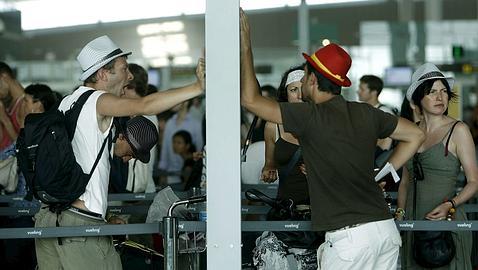 Los controladores militares, capacitados para actuar ya